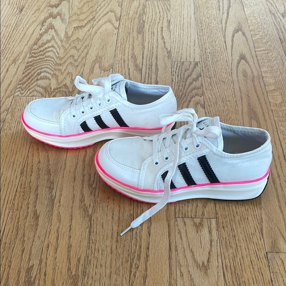 White and Pink Sneakers with Sporty Low-Top Design - Picture 2 of 13